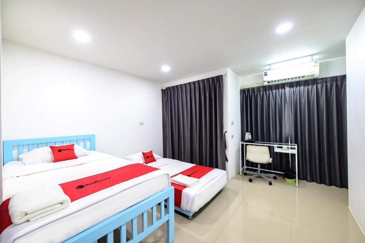 The Living Block Hotel Bangkok Exterior photo
