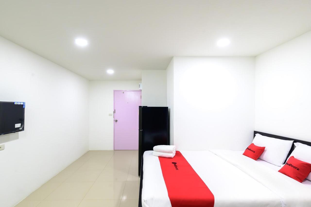 The Living Block Hotel Bangkok Exterior photo